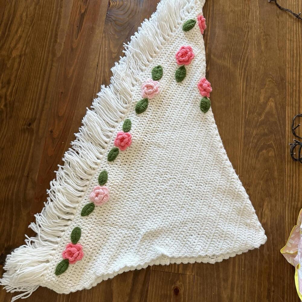 Crocheted Shawl? Couch Throw? Rosettes - Picture 7 of 7